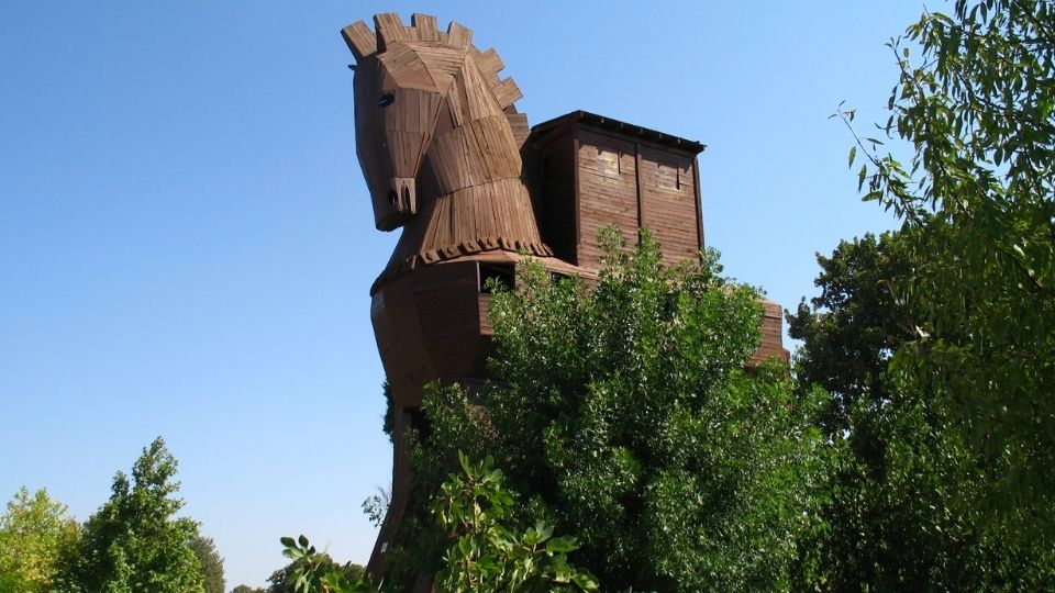 15985